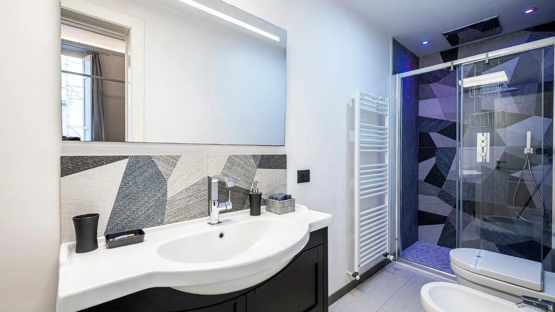 Cherubini Palace Thematic Apartment Florence 0*,  Italy